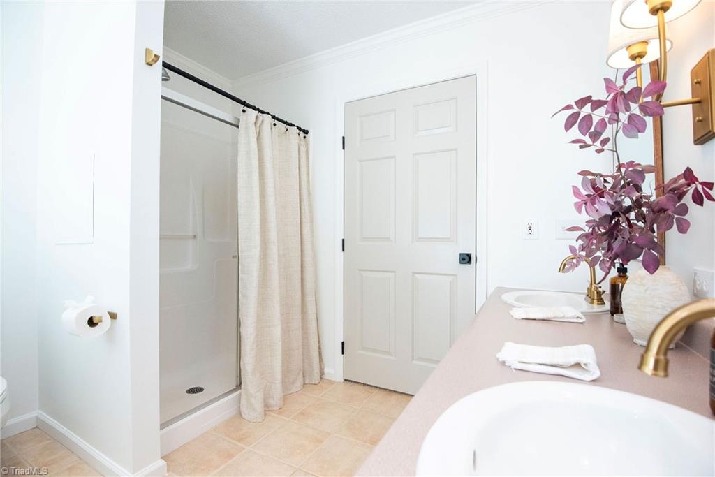 236 Summit Road Purlear, NC 28665 - Photo 24 of 48 Primary Bathroom