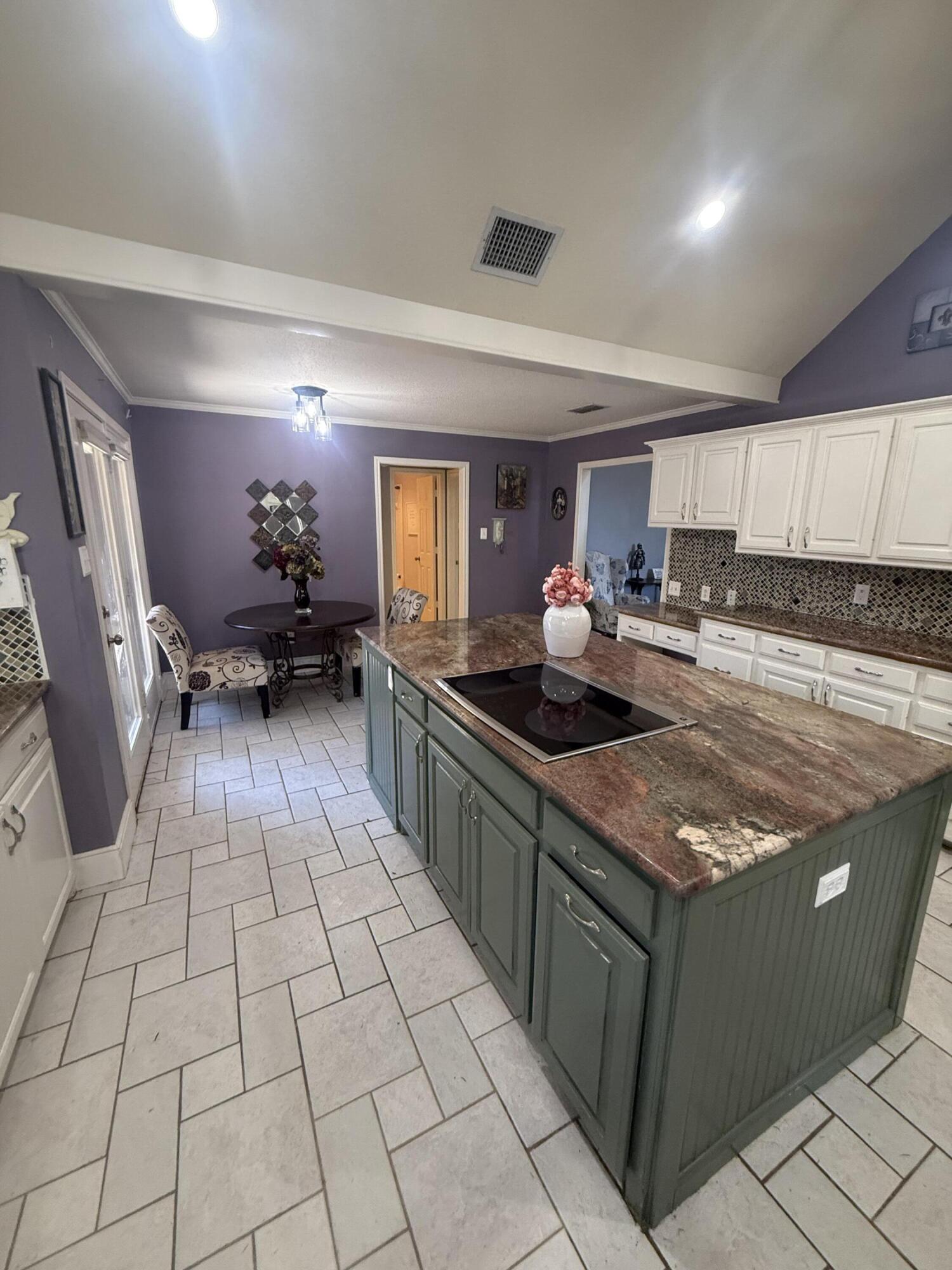 4810 99th Street Lubbock, TX 79424 - Photo 11 of 48 IMG_4554