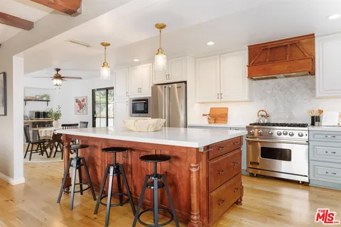 $2,595,000 | 2101 Tondolea Lane, La Canada Flintridge, CA 91011