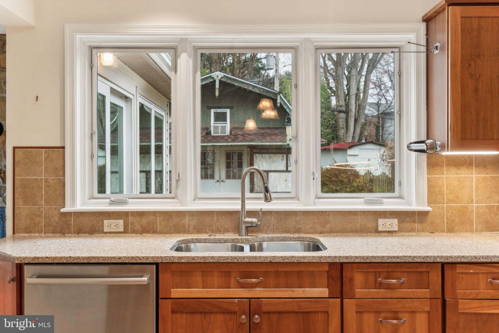 526 Drayton Road Oreland, PA 19075 - Photo 14 of 64