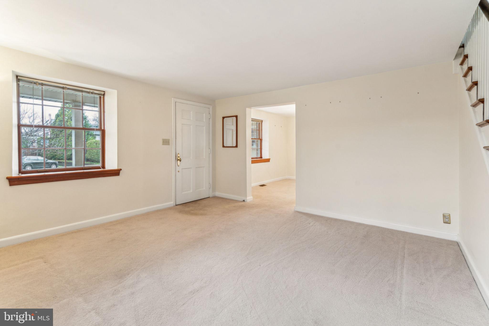 526 Drayton Road Oreland, PA 19075 - Photo 15 of 64 Living Room