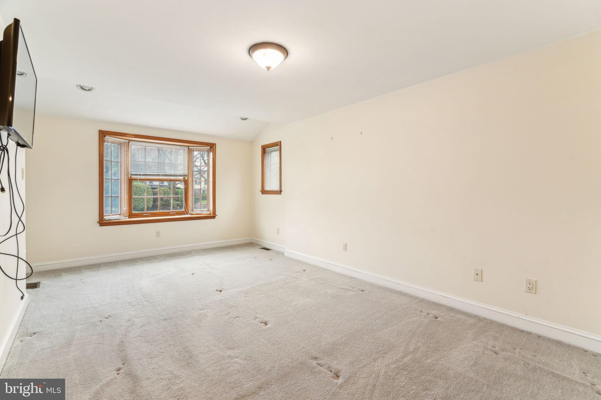 526 Drayton Road Oreland, PA 19075 - Photo 35 of 64 Main Floor Primary BR