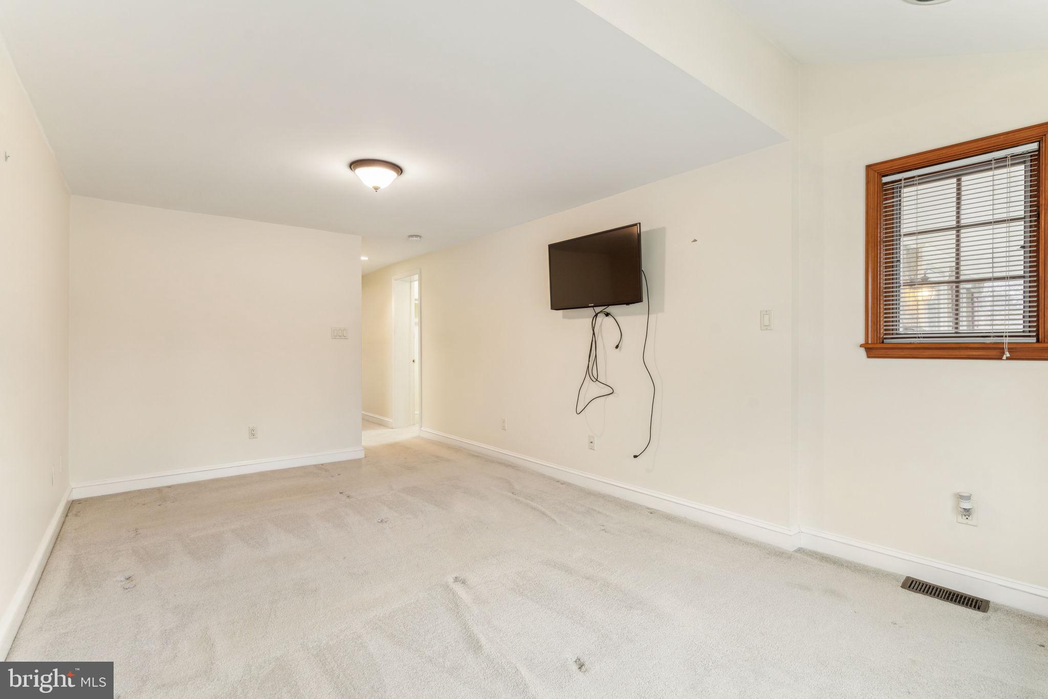 526 Drayton Road Oreland, PA 19075 - Photo 36 of 64 Main Floor Primary BR