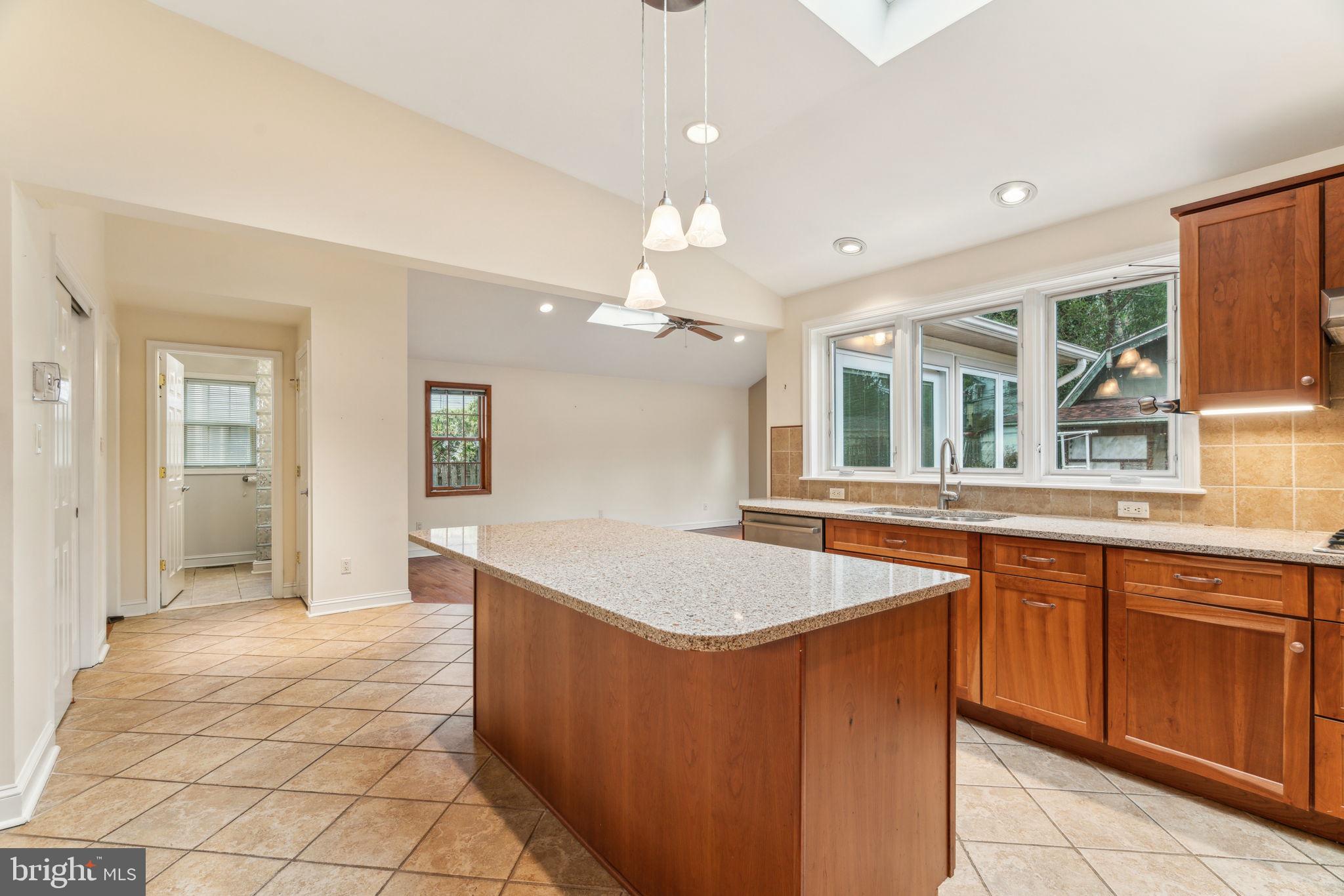 526 Drayton Road Oreland, PA 19075 - Photo 7 of 64