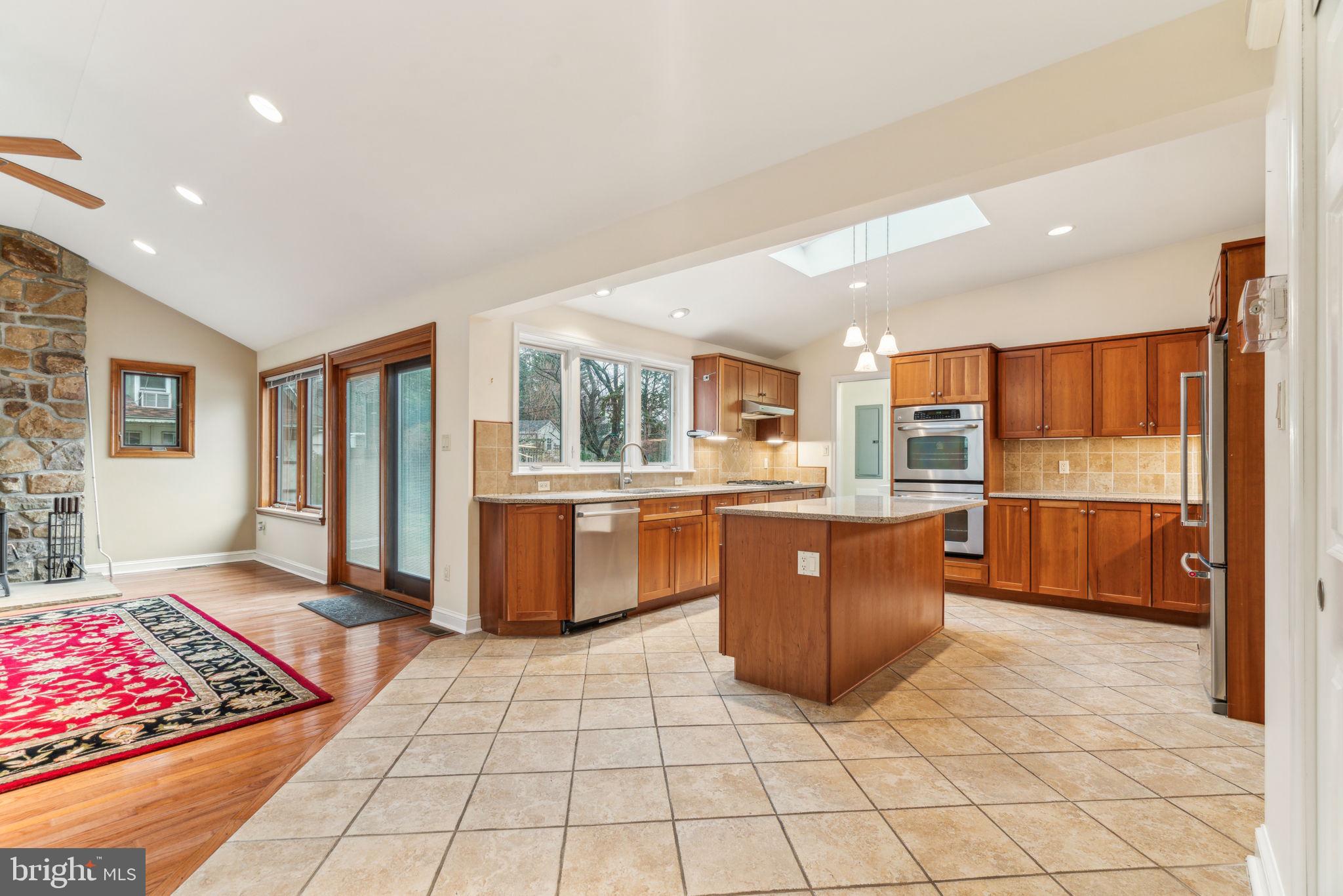 526 Drayton Road Oreland, PA 19075 - Photo 9 of 64