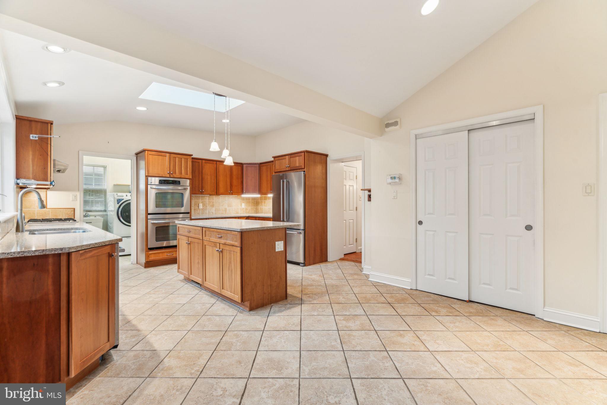 526 Drayton Road Oreland, PA 19075 - Photo 10 of 64