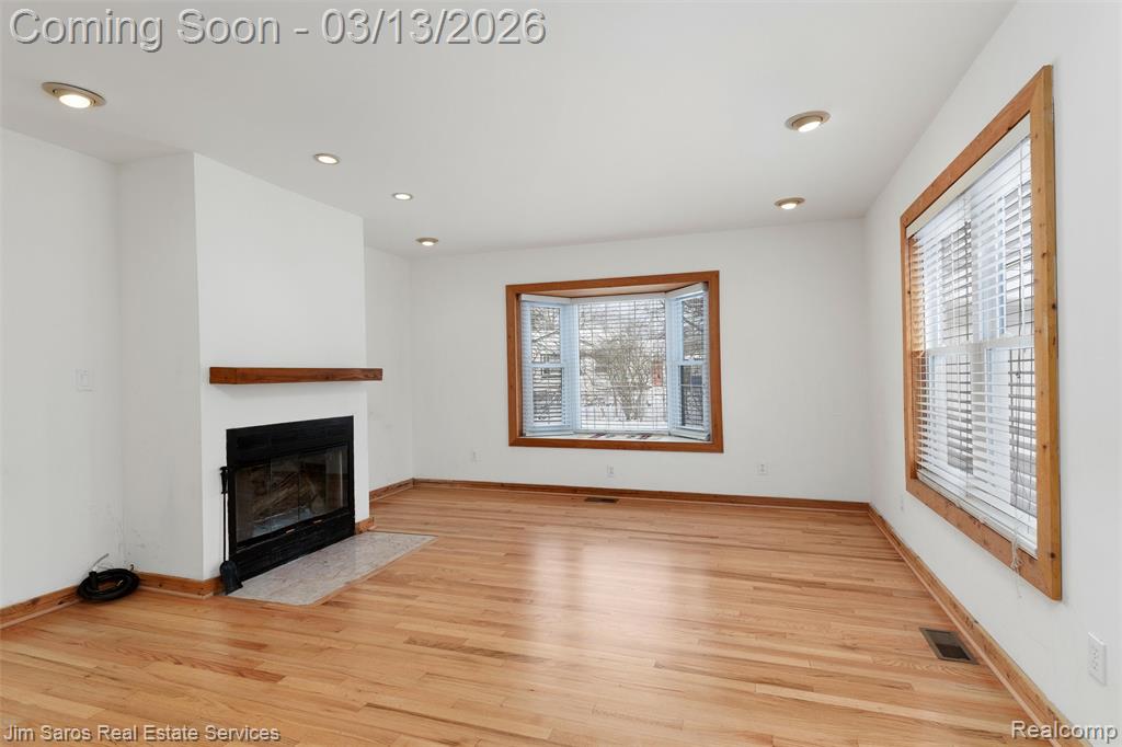 2204 Roslyn Road Grosse Pointe Woods, MI 48236 - Photo 9 of 34