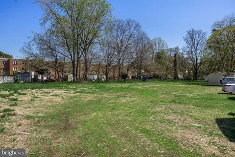 a view of a yard with a house in the background