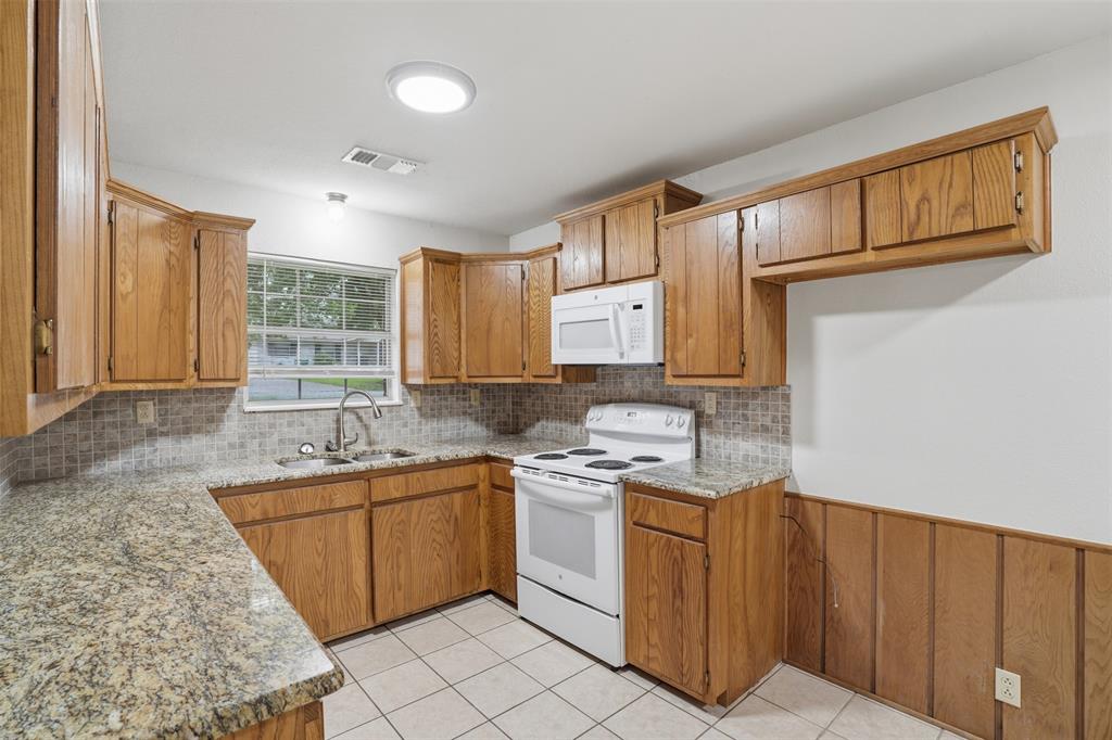 106 Shaw Street, Unit 106 Tom Bean, TX 75491 - Photo 7 of 25