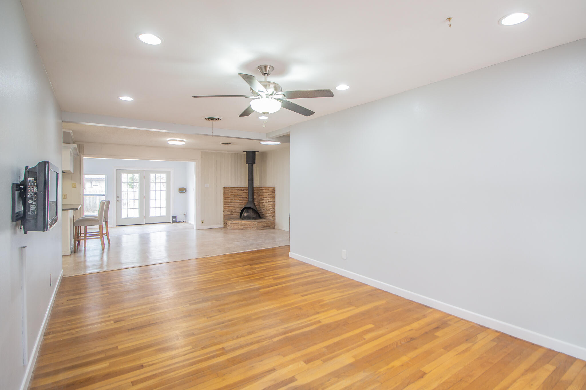 2806 58th Street Lubbock, TX 79413 - Photo 3 of 36 Living Room