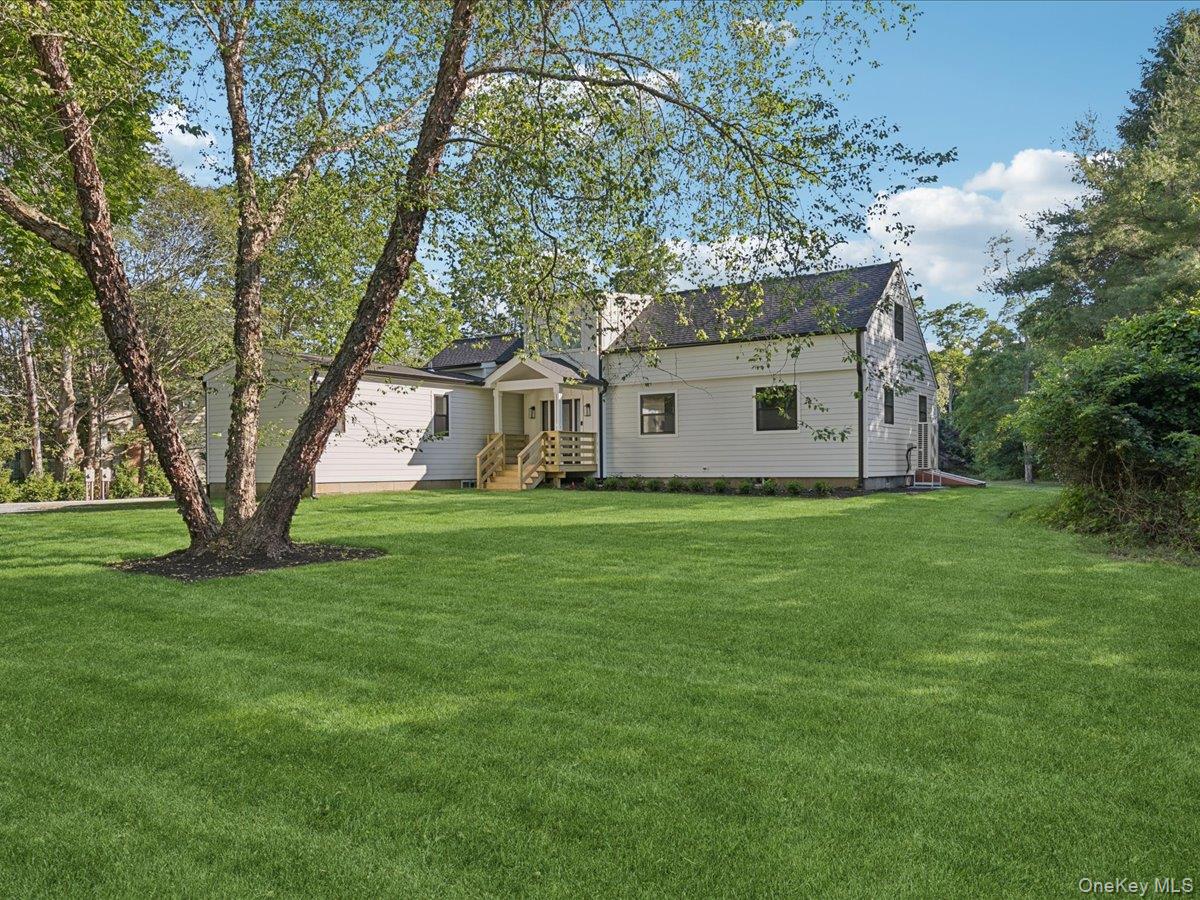 1579 North Sea Road Southampton, NY 11968 - Photo 6 of 41