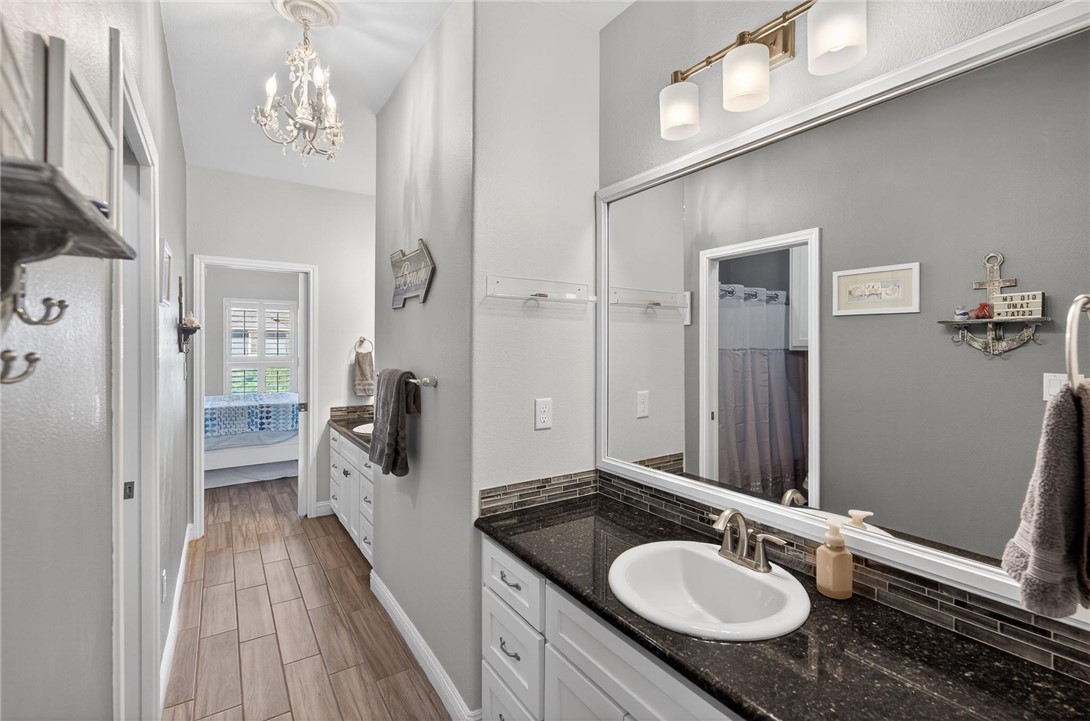 15614 Cuttysark Street Corpus Christi, TX 78418 - Photo 17 of 40 Jack & Jill Bath