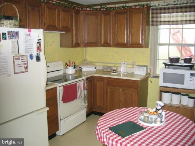 155 North Locust Street Lititz, PA 17543 - Photo 5 of 9