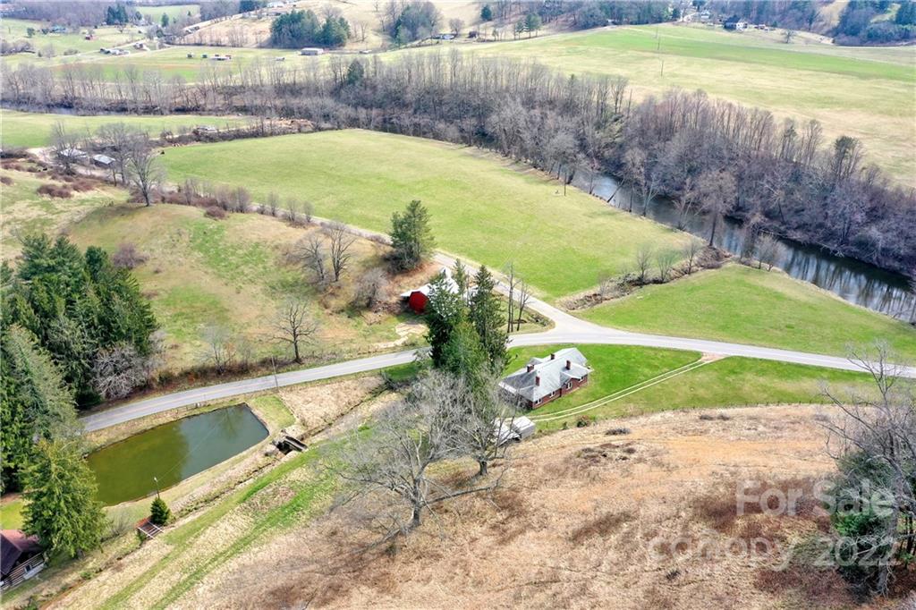 1715 Thickety Road Clyde, NC 28721 - Photo 4 of 25 a view of a indoor swimming pool