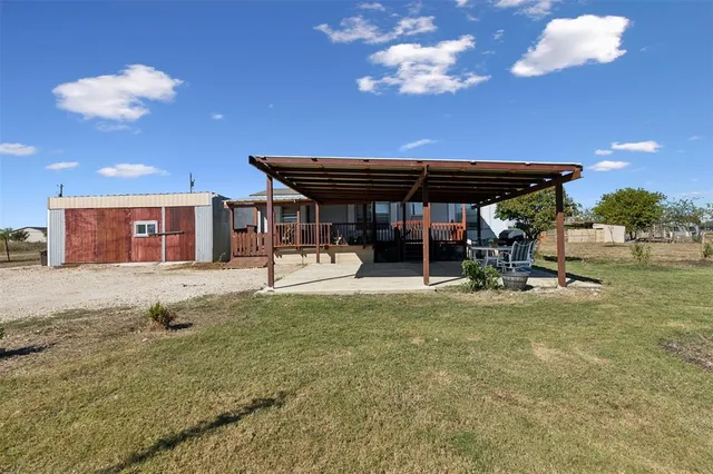 a view of a house with backyard