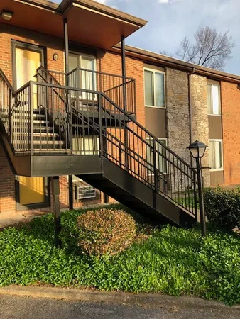 $1,390 | 3600 Hillsboro Pike, Unit C10, Nashville, TN 37215