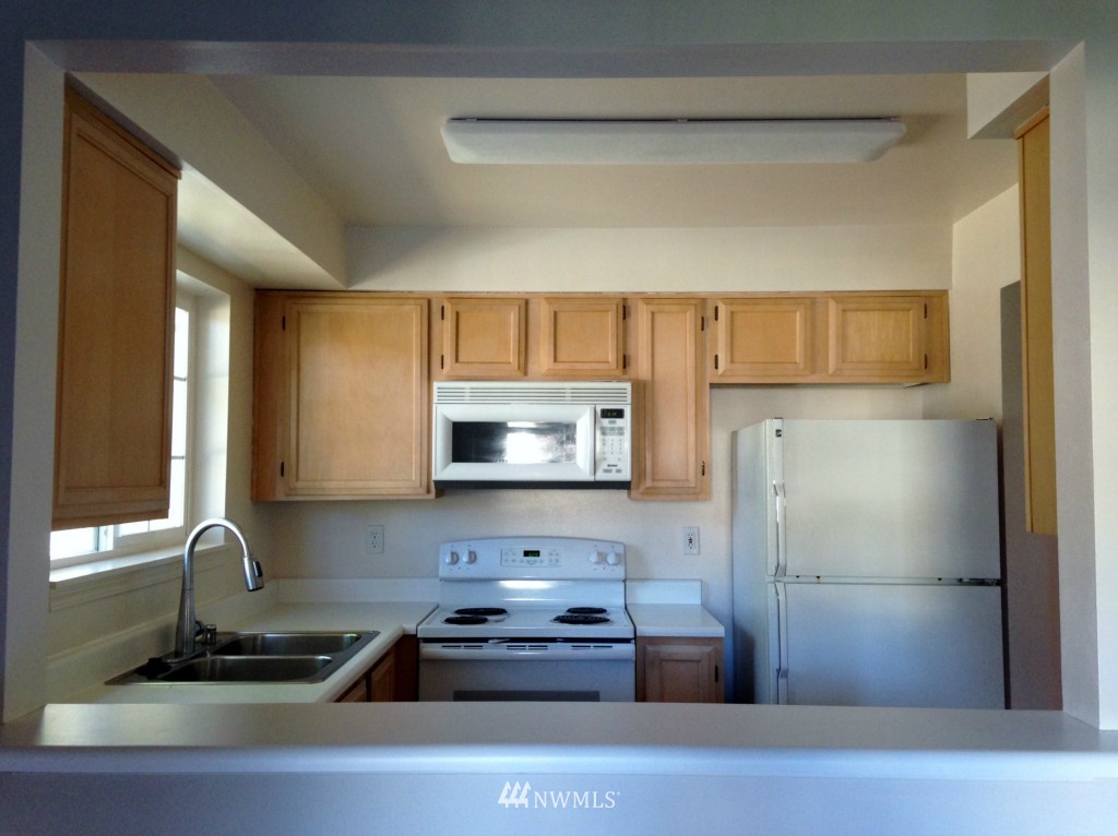927 132nd Street Southwest, Unit D6 Everett, WA 98204 - Photo 7 of 19