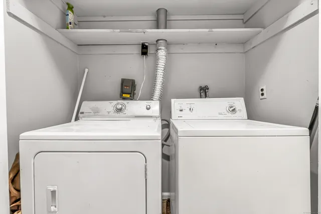 $179,000 | 81 Cherry Hill Drive, Unit 1B, Bridgeport, CT 06606