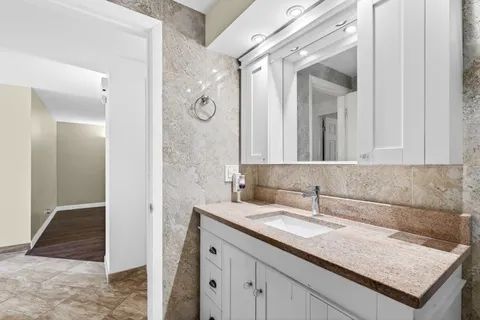 $230,000 | 4730 North Kenneth Avenue, Unit 1E, Chicago, IL 60630