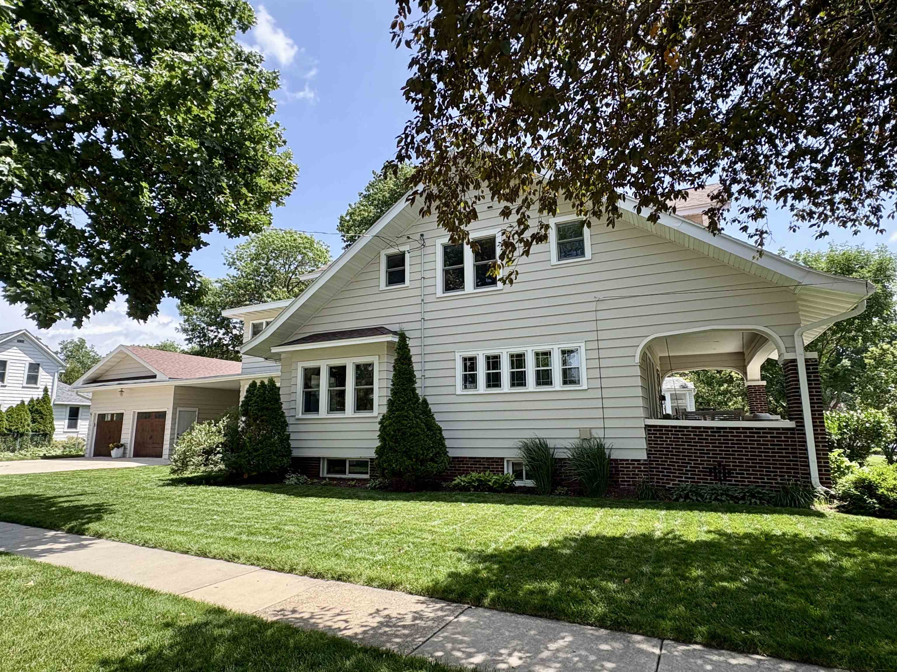 7226 Hubbard Avenue Middleton, WI 53562 - Photo 10 of 54