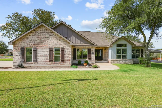 $649,990 | 100 East Ashton, Floresville, TX 78114