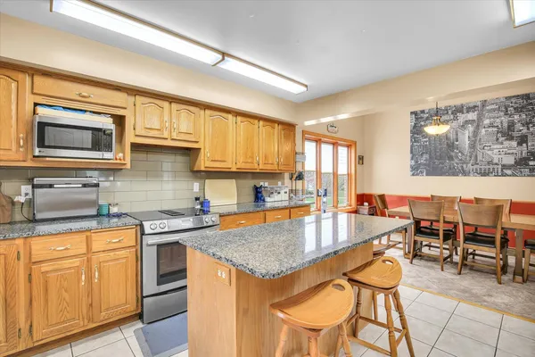 $339,900 | 408 South Jeffery Drive, Mahomet, IL 61853