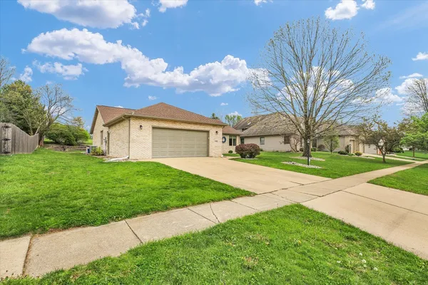 $339,900 | 408 South Jeffery Drive, Mahomet, IL 61853
