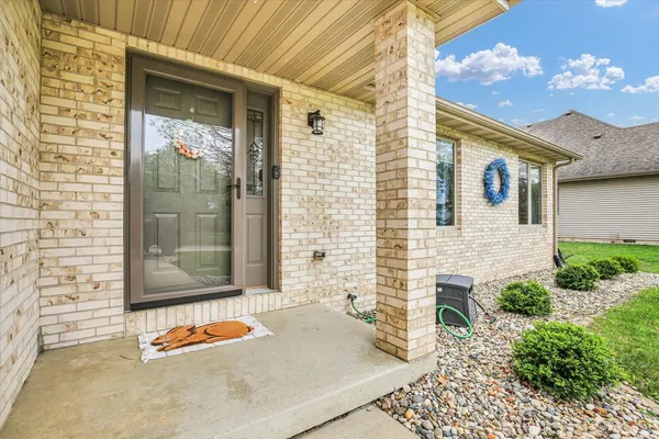 $339,900 | 408 South Jeffery Drive, Mahomet, IL 61853