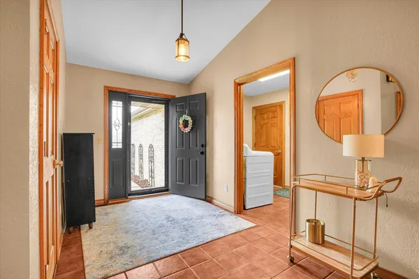 $339,900 | 408 South Jeffery Drive, Mahomet, IL 61853