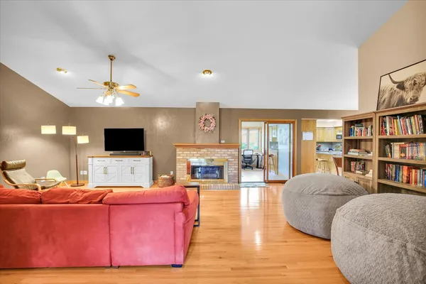 $339,900 | 408 South Jeffery Drive, Mahomet, IL 61853