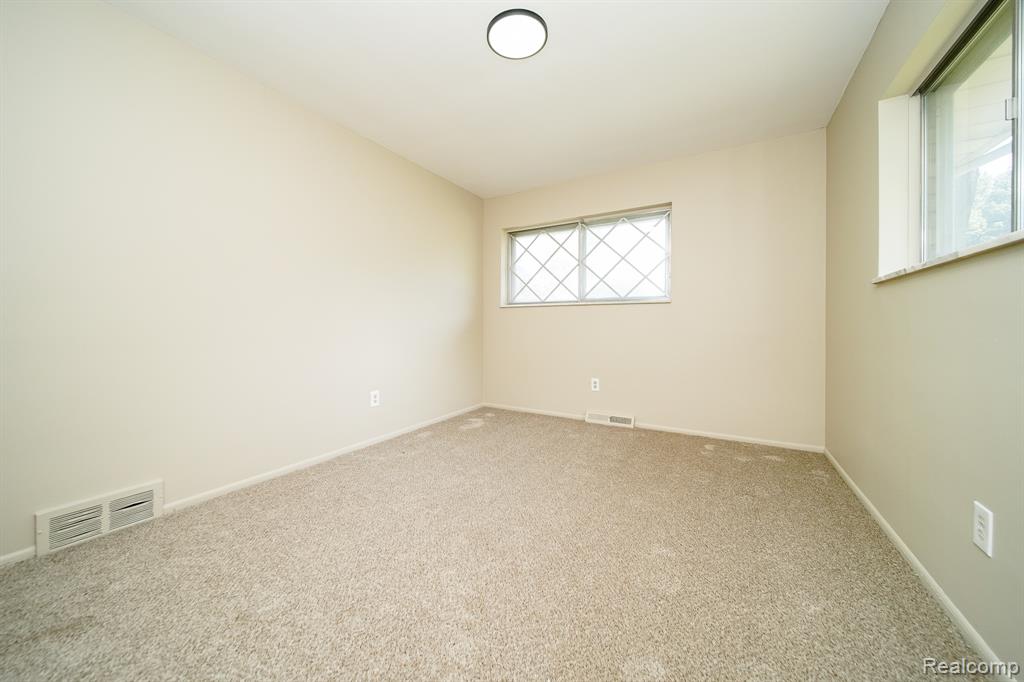 2949 Lacota Road Waterford, MI 48328 - Photo 55 of 67 Gallery Image 55