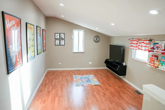 $517,500 | 33 Foxglove Court, Streamwood, IL 60107