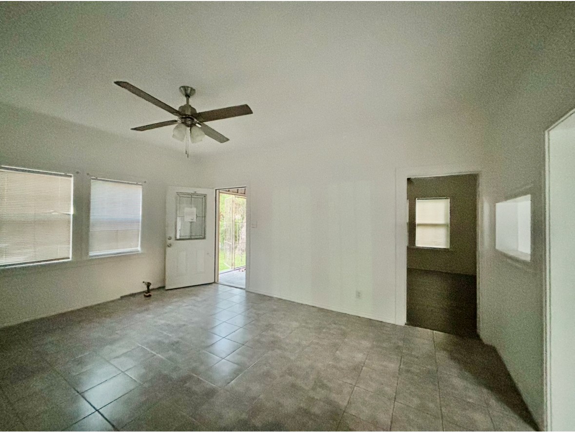 6124 Goforth Street Houston, TX 77021 - Photo 3 of 21 an empty room with a empty space and windows