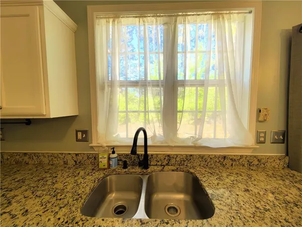 $2,800 | 2815 Priestcliff Drive Southeast, Smyrna, GA 30080