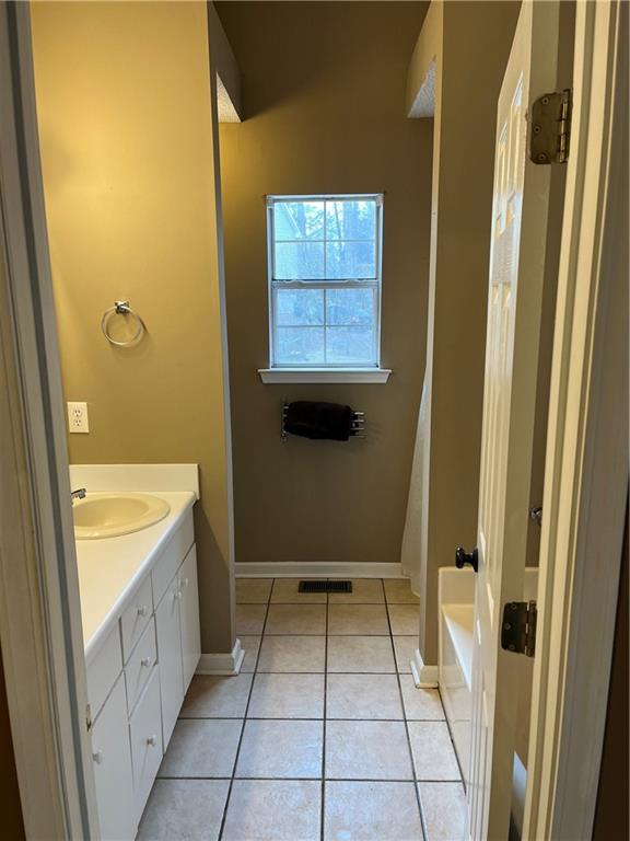 111 Green Point Way Carrollton, GA 30117 - Photo 14 of 29 a bathroom with a tub shower and a sink