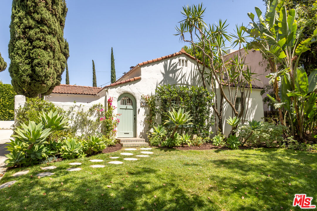 950 South Muirfield Road Los Angeles, CA 90019 - Photo 1 of 43