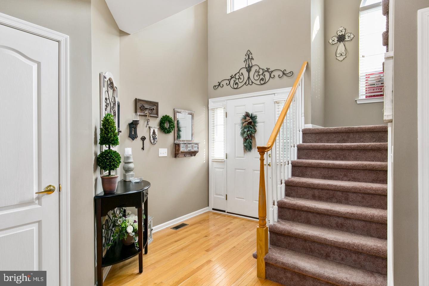 122 Castleton Road Delran, NJ 08075 - Photo 2 of 25 Foyer