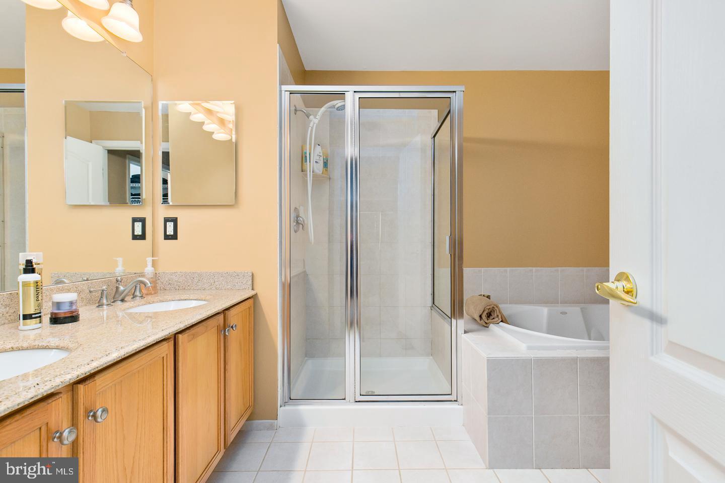 122 Castleton Road Delran, NJ 08075 - Photo 15 of 25 Master Bathroom