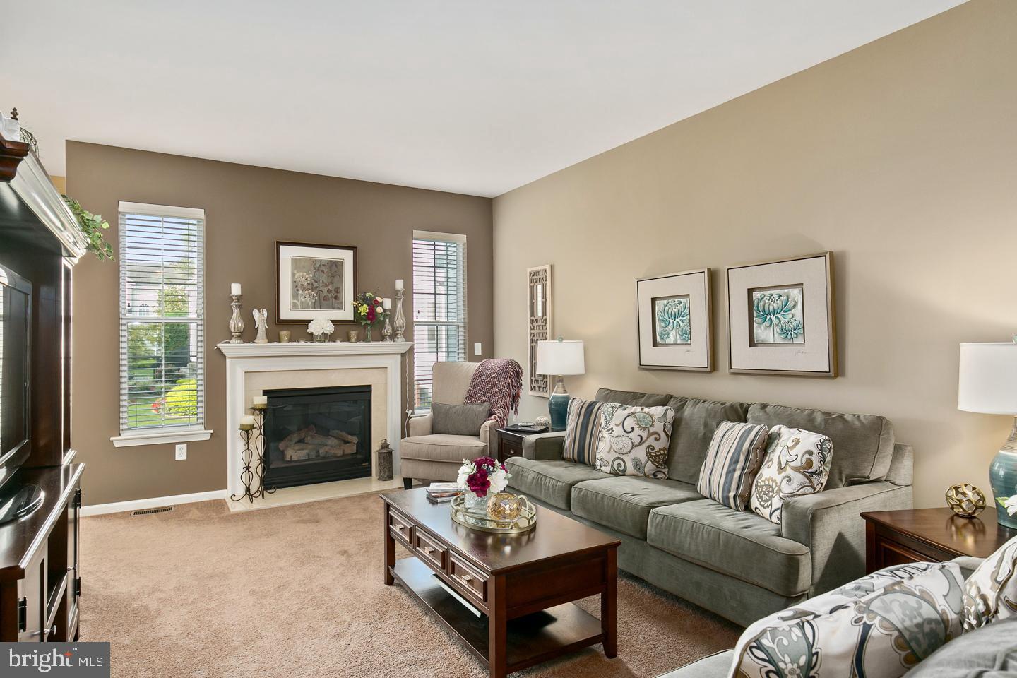 122 Castleton Road Delran, NJ 08075 - Photo 3 of 25 Living Room