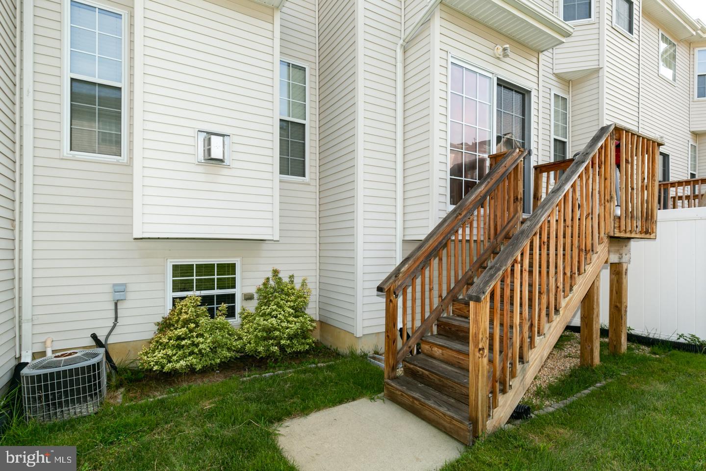 122 Castleton Road Delran, NJ 08075 - Photo 22 of 25 Exterior Back