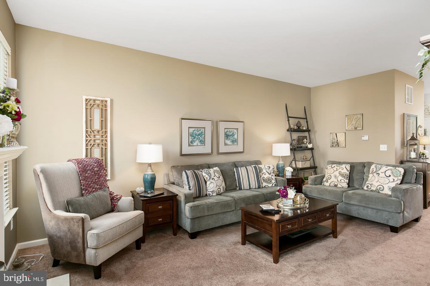 122 Castleton Road Delran, NJ 08075 - Photo 4 of 25 Living Room