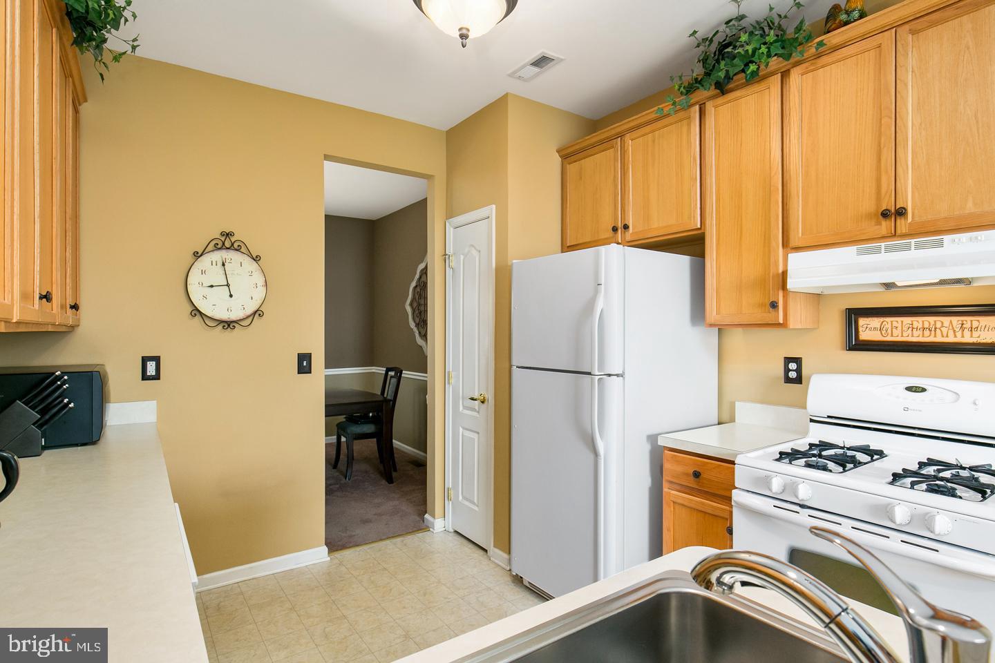 122 Castleton Road Delran, NJ 08075 - Photo 9 of 25 Kitchen