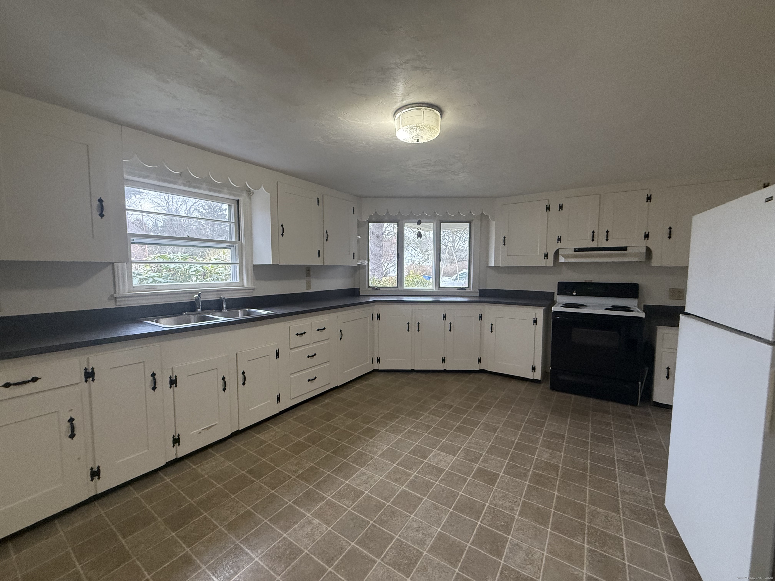 10 Top View Drive Thompson, CT 06262 - Photo 14 of 34 a kitchen with granite countertop a stove a sink dishwasher and a refrigerator
