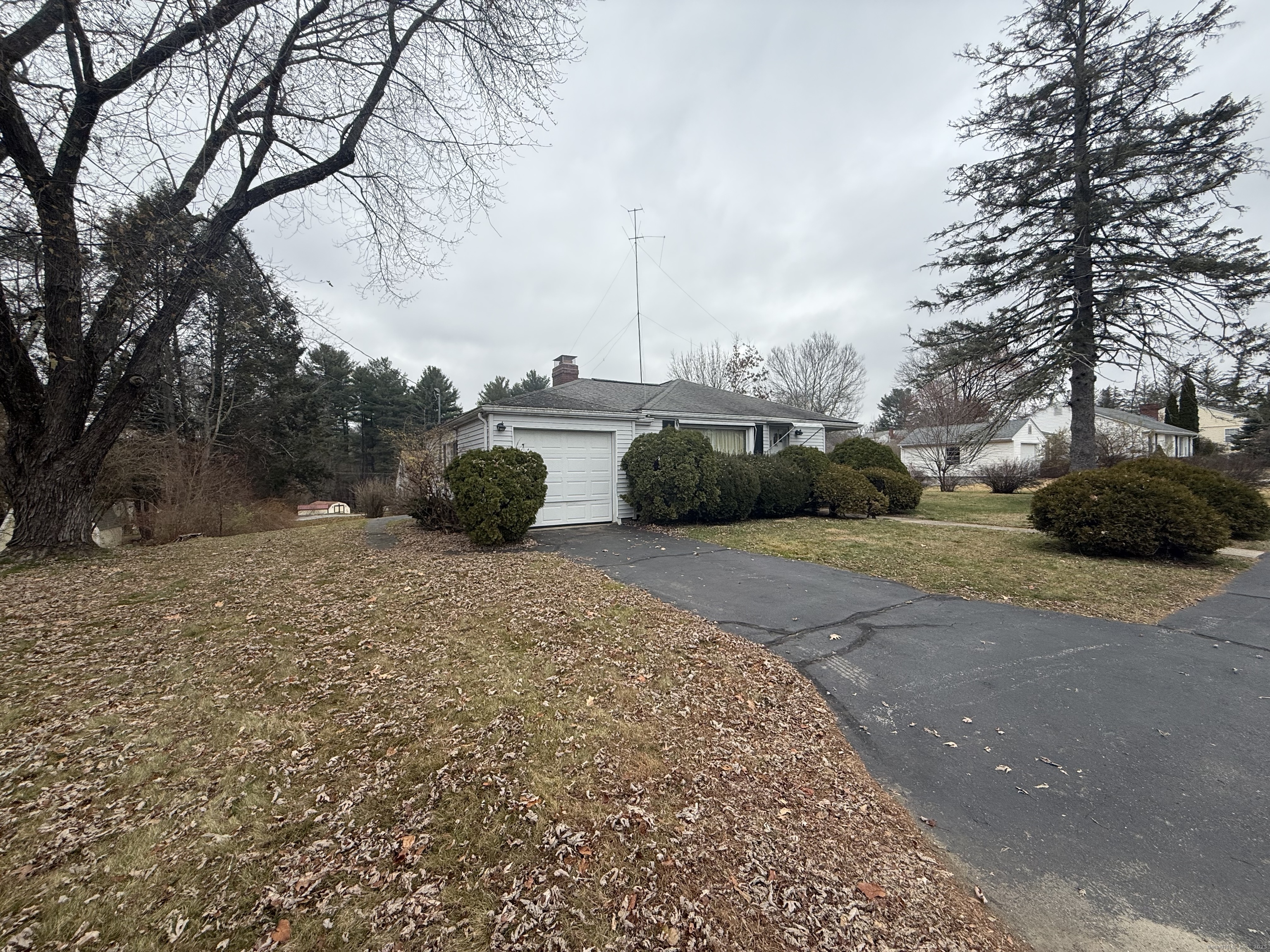 10 Top View Drive Thompson, CT 06262 - Photo 2 of 34 a view of a garden