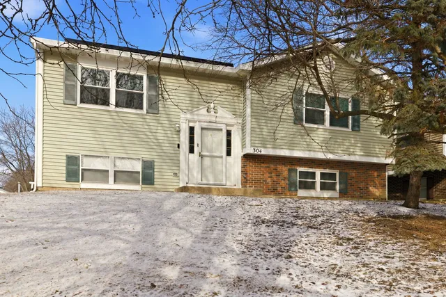 $319,900 | 304 Jonquil Court, Aurora, IL 60504