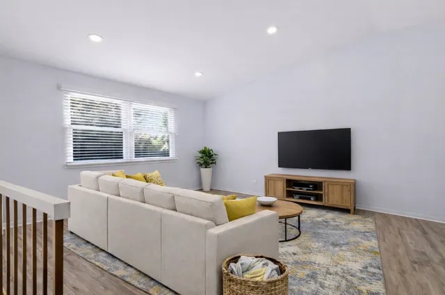 $319,900 | 304 Jonquil Court, Aurora, IL 60504