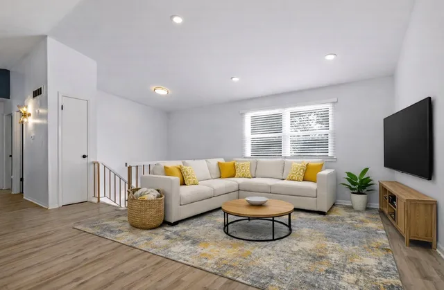 $319,900 | 304 Jonquil Court, Aurora, IL 60504