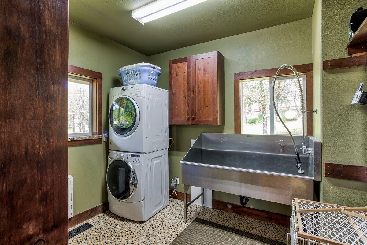 28585 Whitmore Road Whitmore, CA 96096 - Photo 19 of 118 Laundry Room w Dog Wash Station