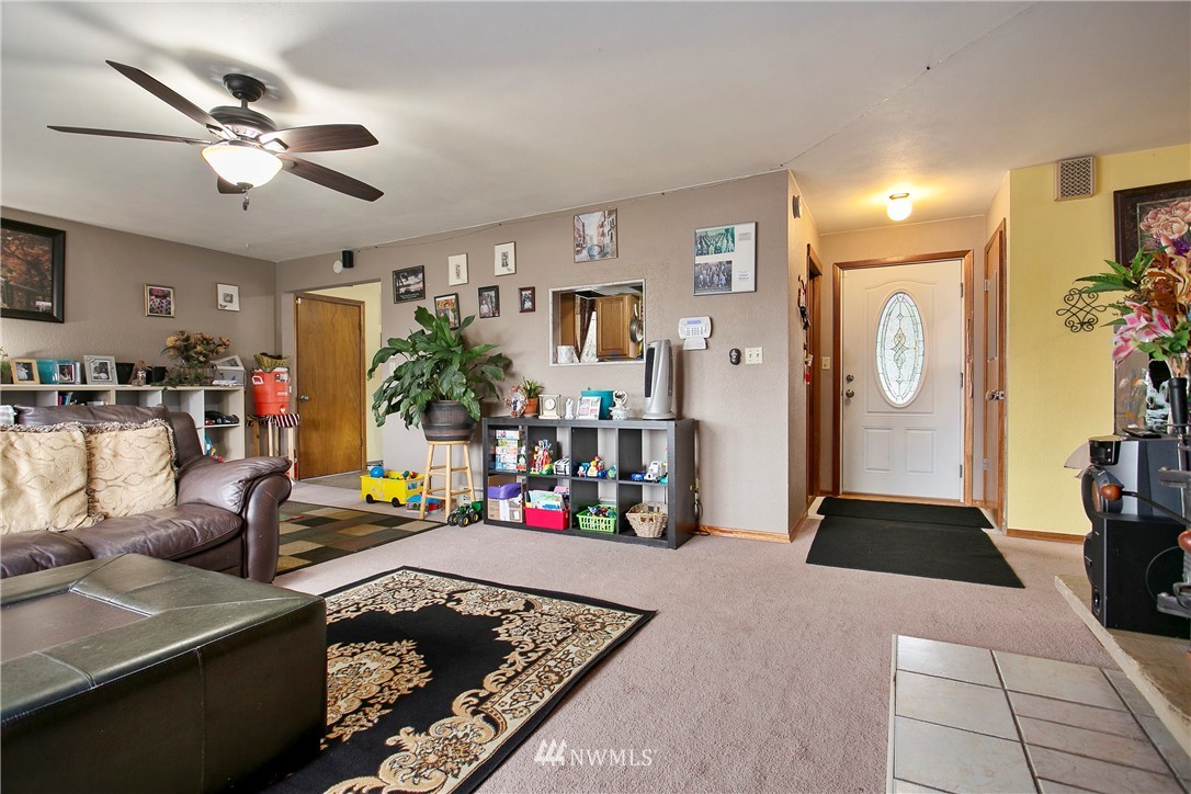 17450 Blodgett Road Mount Vernon, WA 98274 - Photo 2 of 39 Gallery Image 2