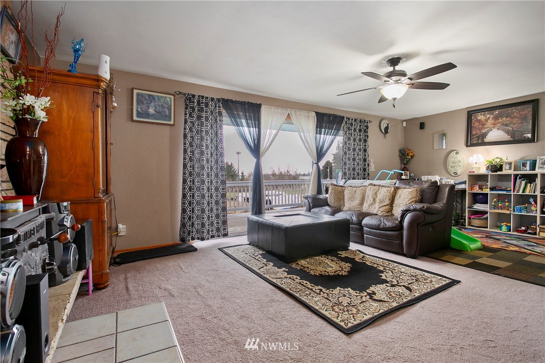 17450 Blodgett Road Mount Vernon, WA 98274 - Photo 3 of 39 Gallery Image 3